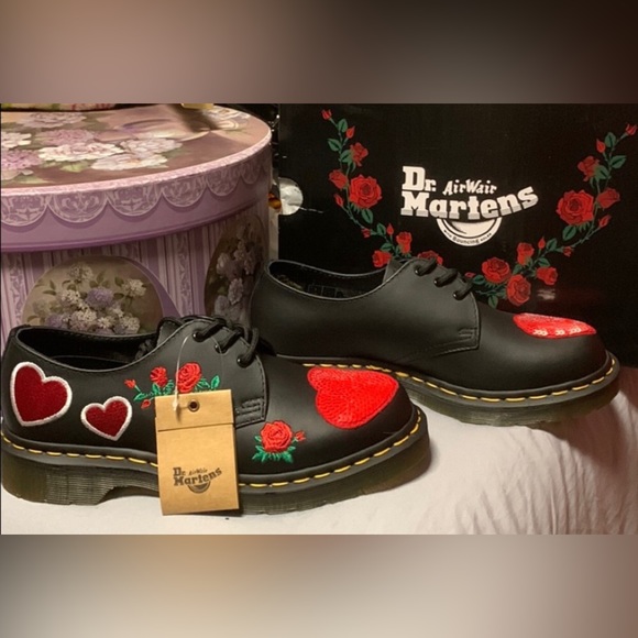 Dr. Martens Black + DM’S Red Softy T + Sequin NEW IN BOX Size 7 - Picture 2 of 7